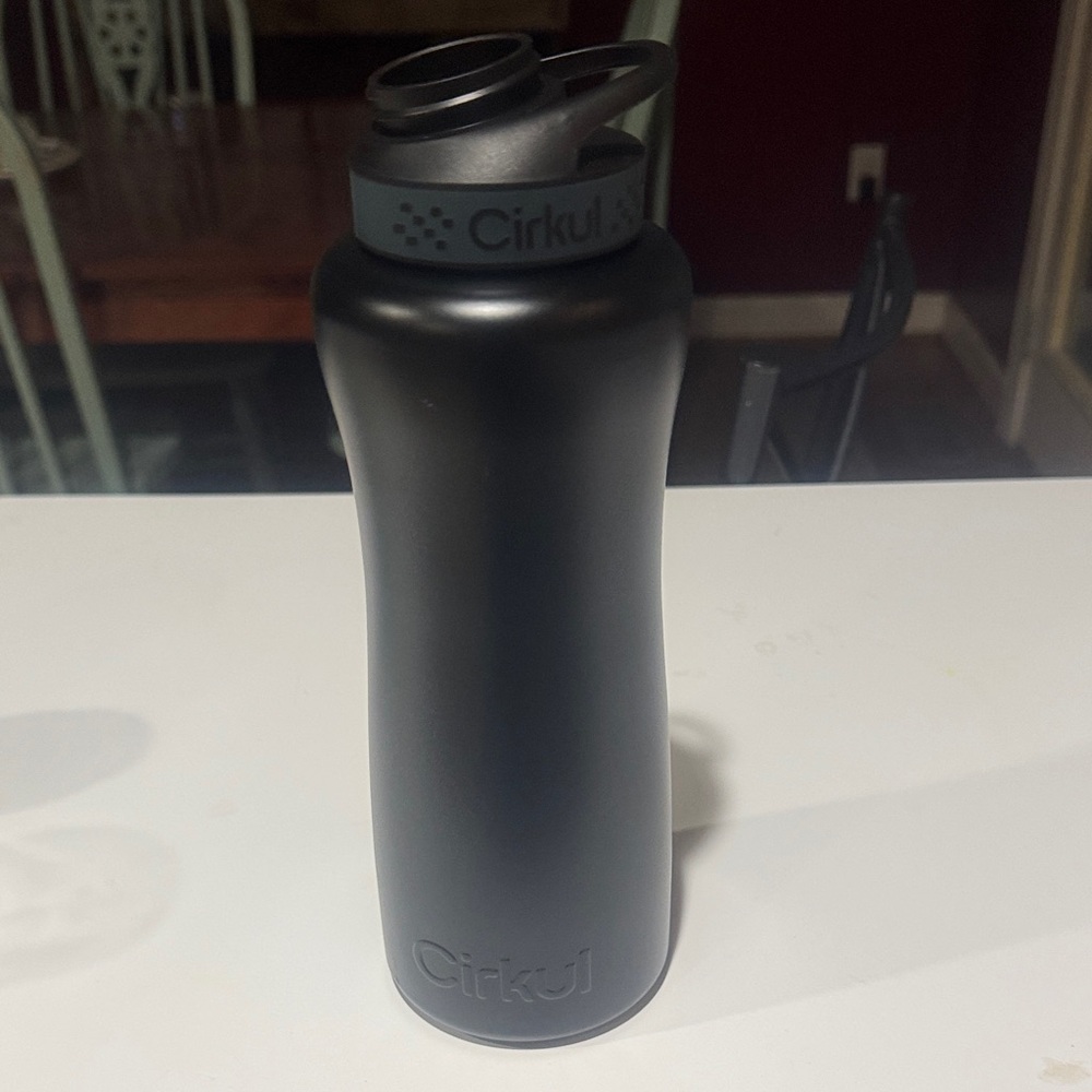 Cirkul Black Reusable Water Bottle